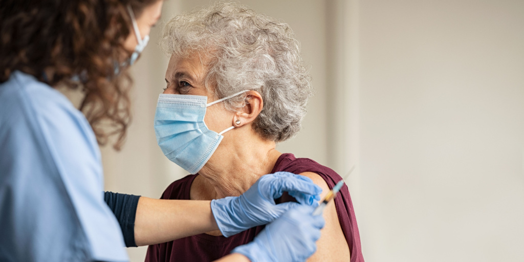 Elderly patient receives a Covid vaccination